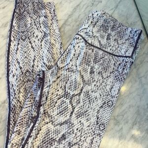 Varley Soft Plumb colored snake skin yoga leggings. Size M.